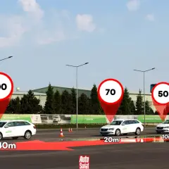 Droga hamowania przy 100 km/h to ok. 40m. Widać to na przykładzie białych aut na torze.