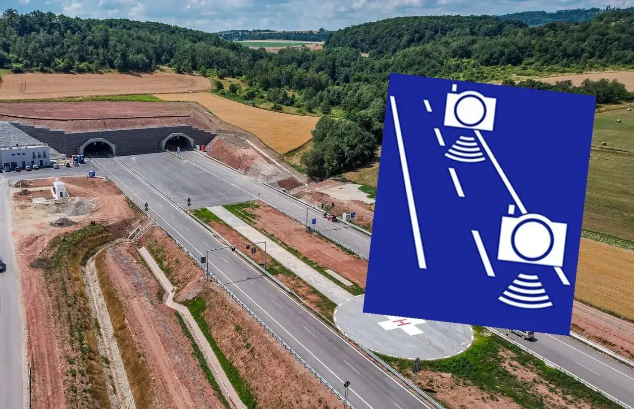 Droga S3 z tunelami i znakiem informującym o odcinkowym pomiarze prędkości.