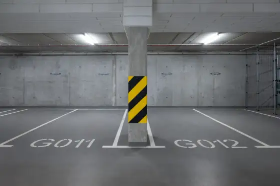 Miejsce parkingowe a postojowe - Różnice, przepisy, zakup